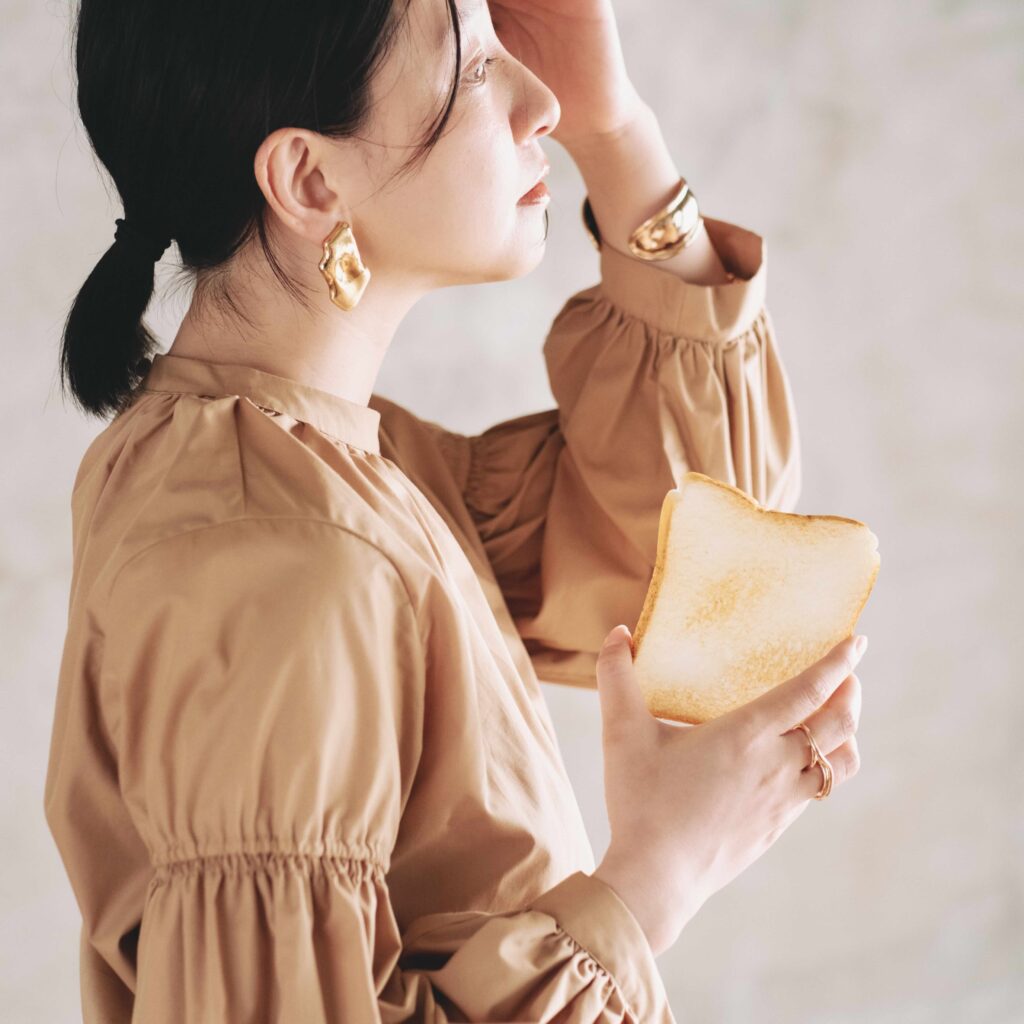 「いっけなーい！遅刻遅刻！」風、食パンパスケース