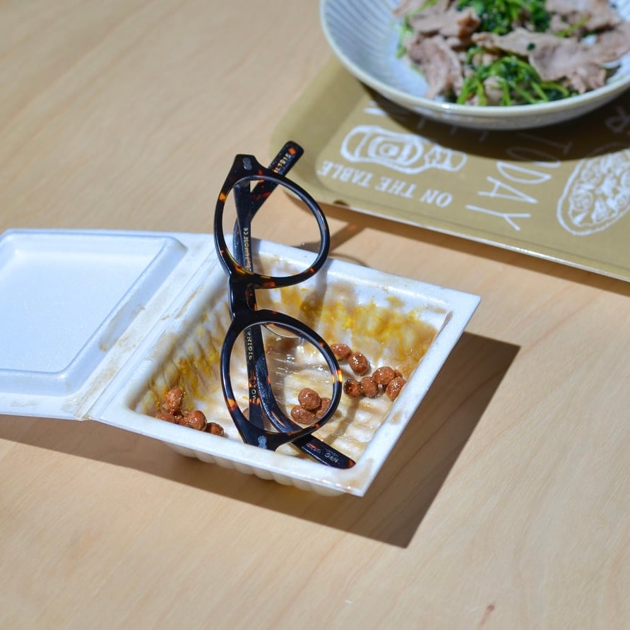 食後の糸引く小物入れ(メガネ)